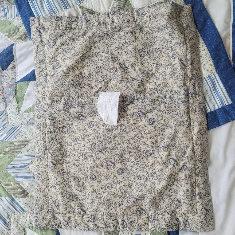 The Unbranded Brand queen size